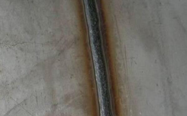 為什么用實心不銹鋼焊絲MIG焊接，焊縫表面發(fā)黑